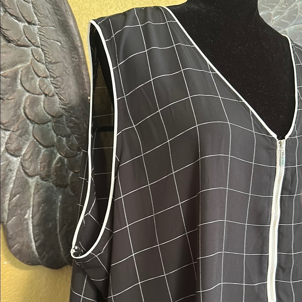 Lily Morgan Grid Pattern Tank Top - Picture 3 of 9